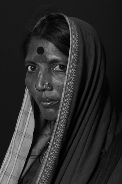 04_indianwoman. hyderabad. portrait. bindi. blackandwhite.jpg